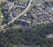 Woodside at Spruce Creek aus der Luft gesehen. Aerial view of Woodside at Spruce Creek.