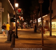 Weihnachtlich beleuchtete Innenstadt von St. Augustine, Florida.