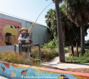 Kunst im Fischerdorf Cedar Key in Florida.