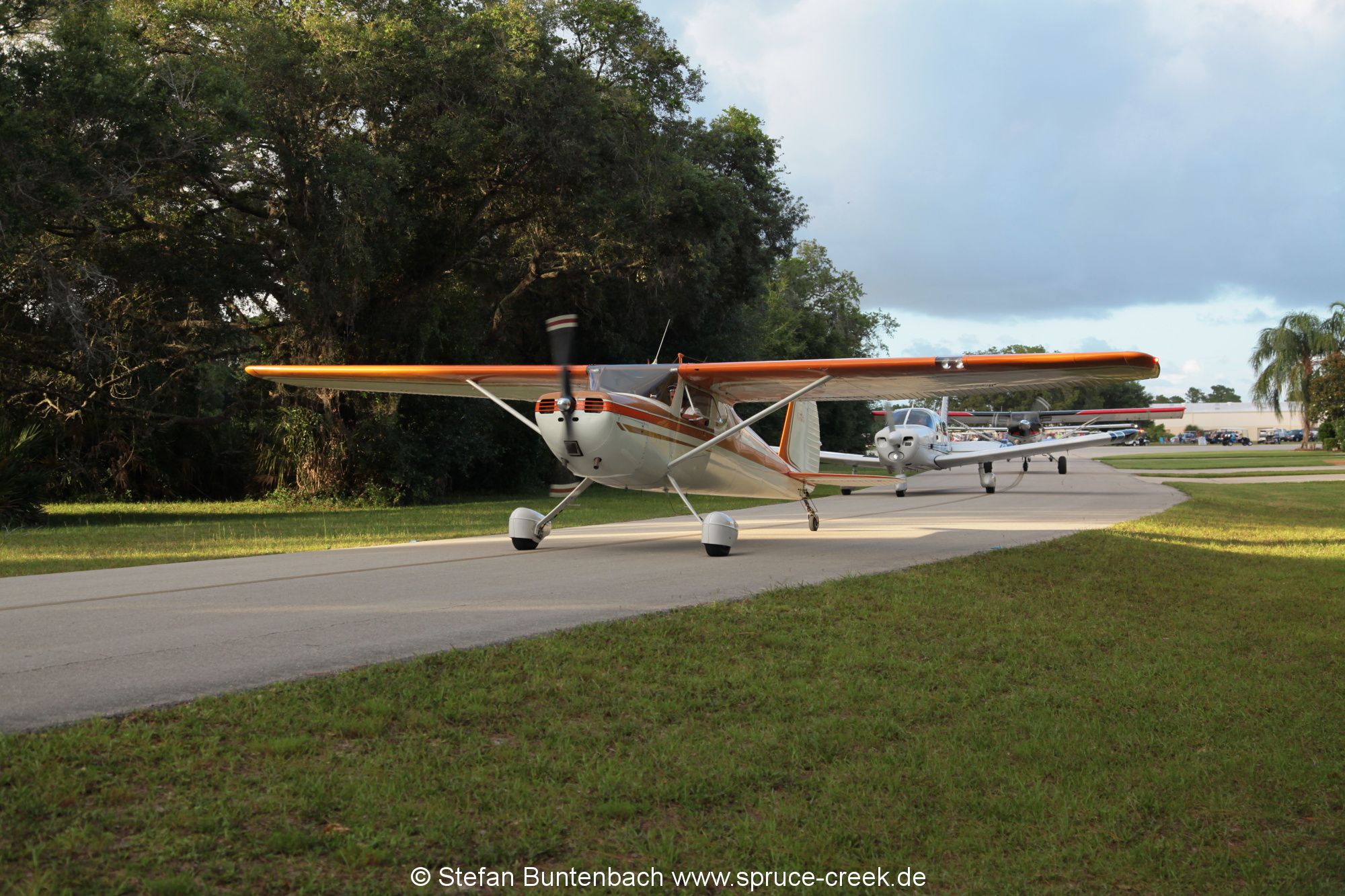 Spruce Creek Fly In Community in Florida im Gelände. Views of Spruce Creek Airpark.