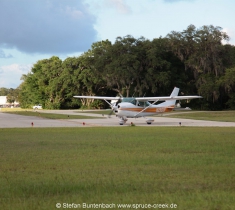 Spruce Creek Fly In Community in Florida im Gelände. Views of Spruce Creek Airpark.