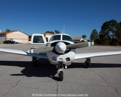 Mooney N6377Q nose in original configuration with big opening, before the oil cooler relocation and the cowl enclosure modification. --- Mooney M20 IMG_6840fl2010