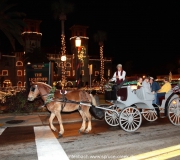 Pferdekutsche in St Augustine in Florida bei Nacht.