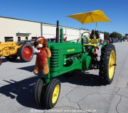 Auch Traktoren sind in Spruce Creek fester Bestandteil der alljährlichen Toyparade ---Impressionen von der Spruce Creek Toyparade 2014 IMG_7449