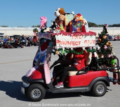 Weihnachtlich dekoriertes Golfauto auf der Spruce Creek Toyparade 2014: Impressionen von der Spruce Creeek Toyparade 2014 IMG_7502