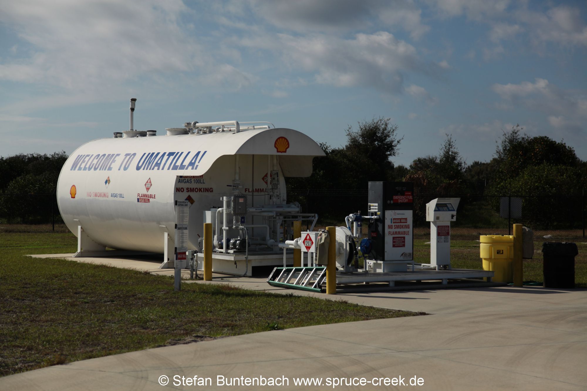 Tankstelle in Umatilla am Airport (X23): Hier gibt es günstiges Flugbenzin für kleine Flugzeuge.