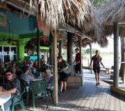 Gut besucht ist das Restaurant Sharky's in Venice in Florida an der Pier.